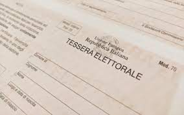 Immagine che raffigura ORARI APERTURA UFFICI COMUNALI PER RILASCIO TESSERA ELETTORALE